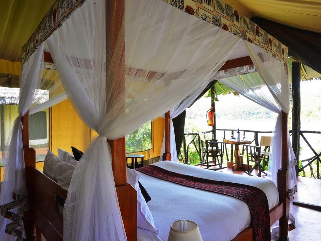 Crater Lake Tented Camp And Game Sanctuary ไนวาชา ภายนอก รูปภาพ