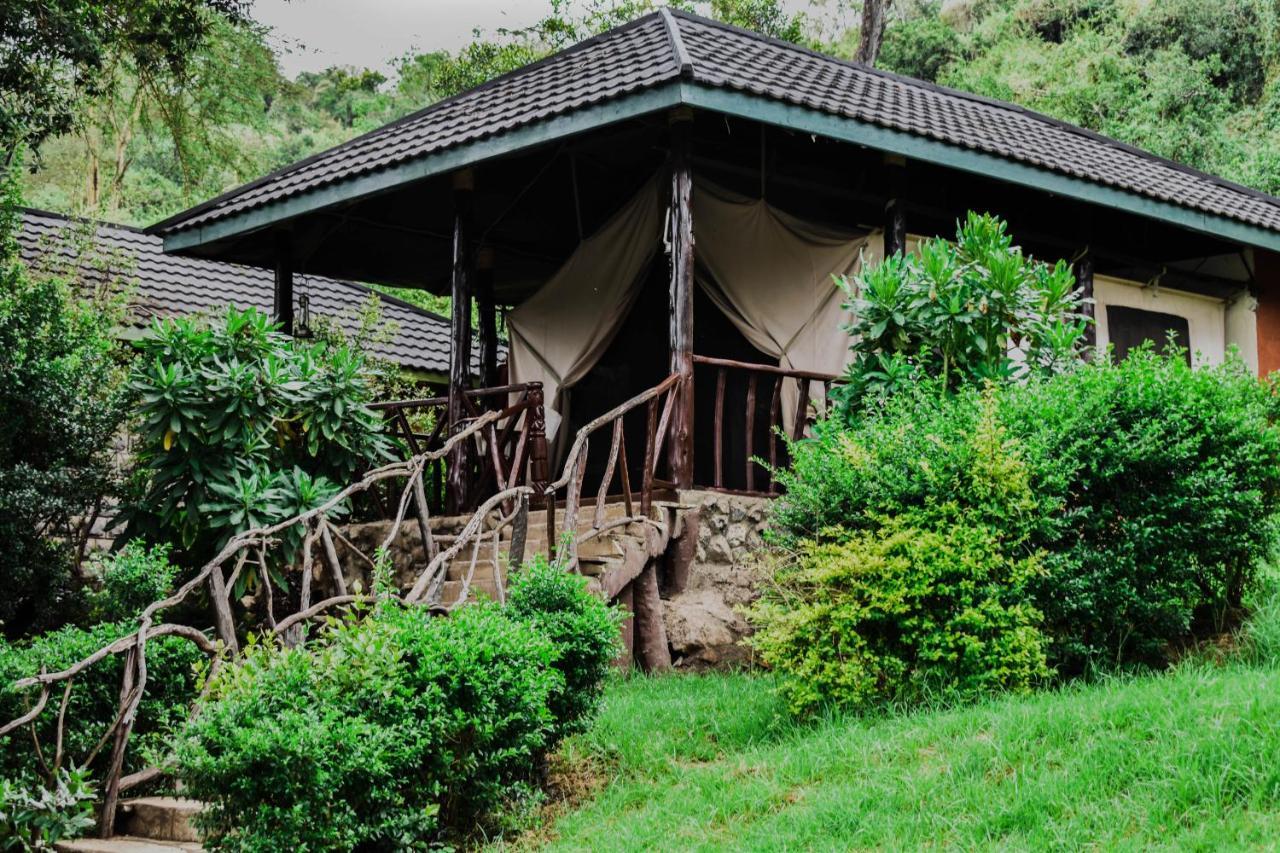 Crater Lake Tented Camp And Game Sanctuary ไนวาชา ภายนอก รูปภาพ